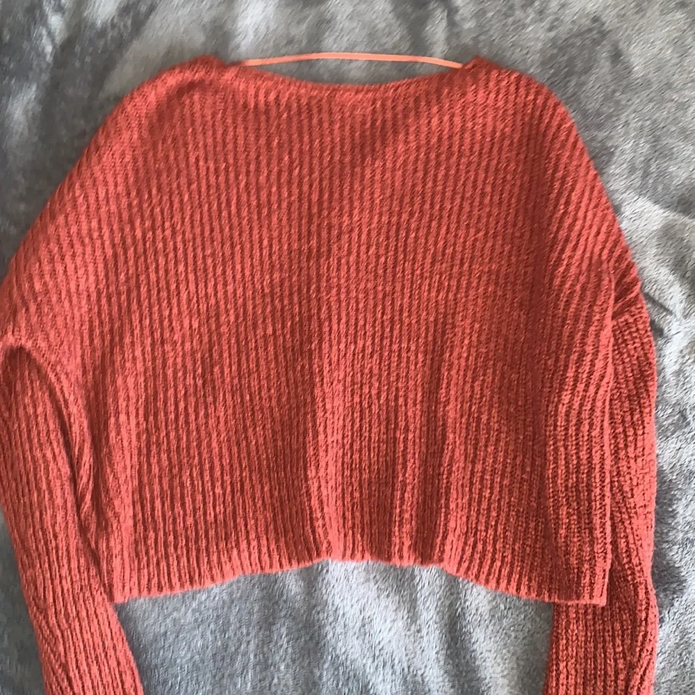 Maroon Cropped Sweater - Picture 4 of 5